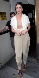 Catherine Zeta-Jones feet photo thumbnail