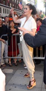 Catherine Zeta-Jones feet photo thumbnail