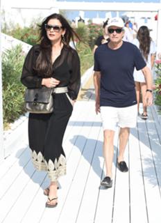 Catherine Zeta-Jones feet photo thumbnail