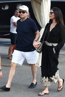 Catherine Zeta-Jones feet photo thumbnail