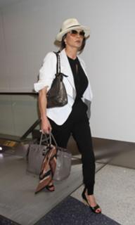 Catherine Zeta-Jones feet photo thumbnail