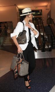 Catherine Zeta-Jones feet photo thumbnail
