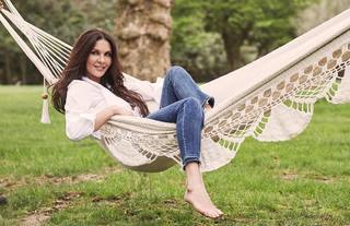 Catherine Zeta-Jones feet photo thumbnail