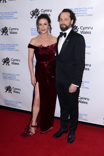 Catherine Zeta-Jones feet photo thumbnail