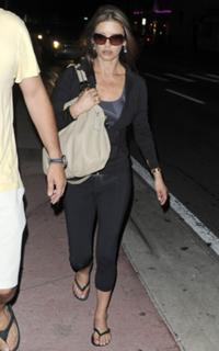 Catherine Zeta-Jones feet photo thumbnail