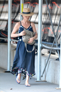 Catherine Zeta-Jones feet photo thumbnail