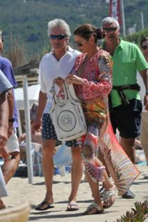 Catherine Zeta-Jones feet photo thumbnail