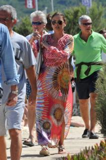 Catherine Zeta-Jones feet photo thumbnail