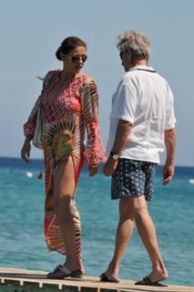 Catherine Zeta-Jones feet photo thumbnail