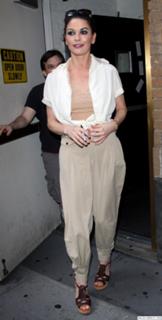 Catherine Zeta-Jones feet photo thumbnail