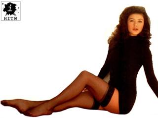 Catherine Zeta-Jones feet photo thumbnail