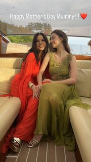 Catherine Zeta-Jones feet photo thumbnail