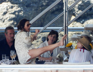 Catherine Zeta-Jones feet photo thumbnail