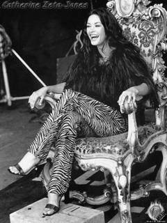 Catherine Zeta-Jones feet photo thumbnail