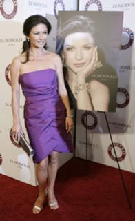 Catherine Zeta-Jones feet photo thumbnail
