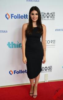 Cathy Kelley feet photo thumbnail