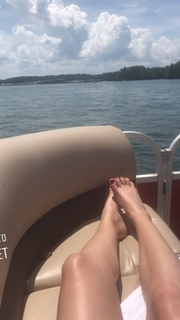 Cathy Kelley feet photo thumbnail