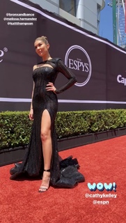 Cathy Kelley feet photo thumbnail