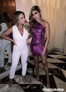 Cathy Kelley feet photo thumbnail