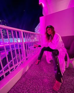 Cathy Kelley feet photo thumbnail