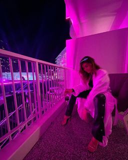 Cathy Kelley feet photo thumbnail