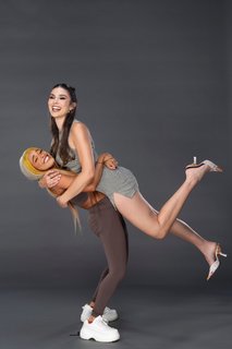 Cathy Kelley feet photo thumbnail