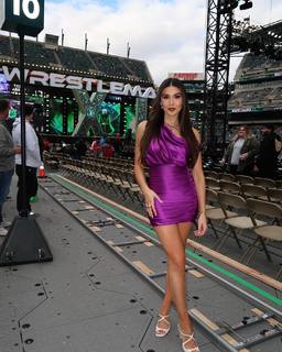 Cathy Kelley feet photo thumbnail