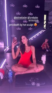 Cathy Kelley feet photo thumbnail