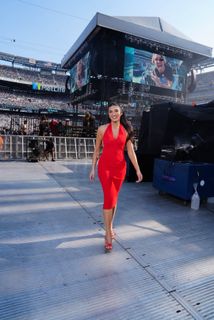 Cathy Kelley feet photo thumbnail