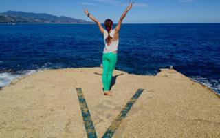 Catrinel Marlon feet photo 20