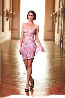 Catrinel Marlon feet photo 10