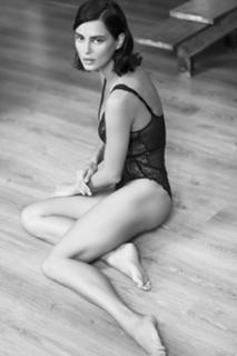 Catrinel Marlon feet photo 17