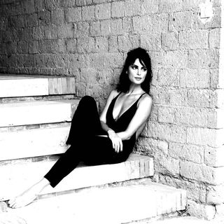 Catrinel Marlon feet photo 1