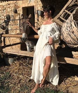 Catrinel Marlon feet photo 18