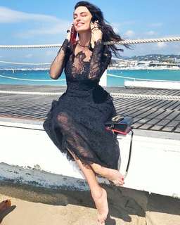 Catrinel Marlon feet photo 12