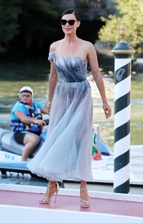 Catrinel Marlon feet photo 20