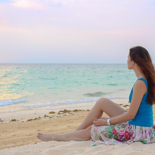 Catriona Gray feet photo 20
