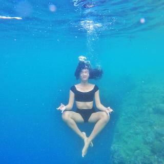 Catriona Gray feet photo 17