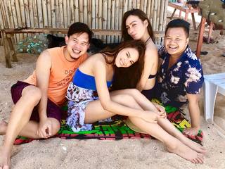 Catriona Gray feet photo 8