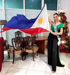 Catriona Gray feet photo 16