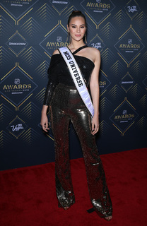 Catriona Gray feet photo 9