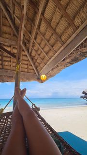 Catriona Gray feet photo 18