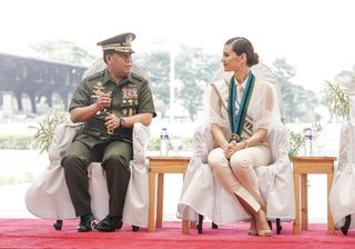 Catriona Gray feet photo 12