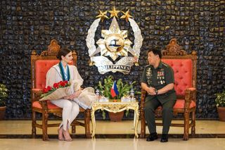Catriona Gray feet photo 18