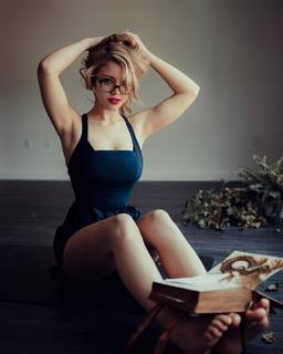 Caylee Cowan feet photo thumbnail