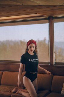 Caylee Cowan feet photo thumbnail