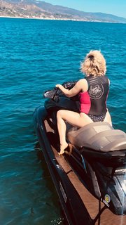 Caylee Cowan feet photo thumbnail