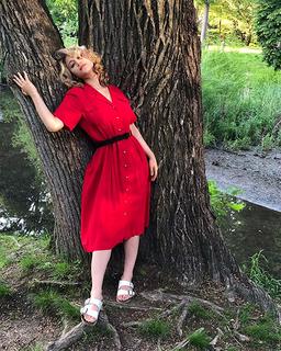 Caylee Cowan feet photo thumbnail