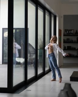 Caylee Cowan feet photo thumbnail