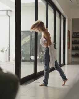 Caylee Cowan feet photo thumbnail